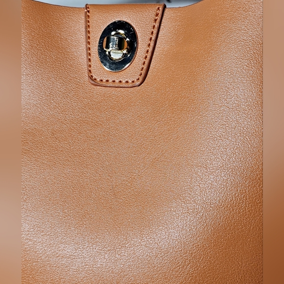 Vegan leather bucket handbag, Expressions NYC, EUC - Picture 5 of 11